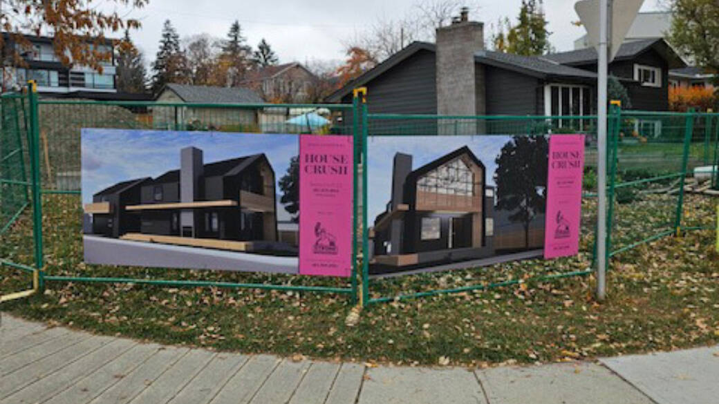 House Crush Fence Signs And Banners