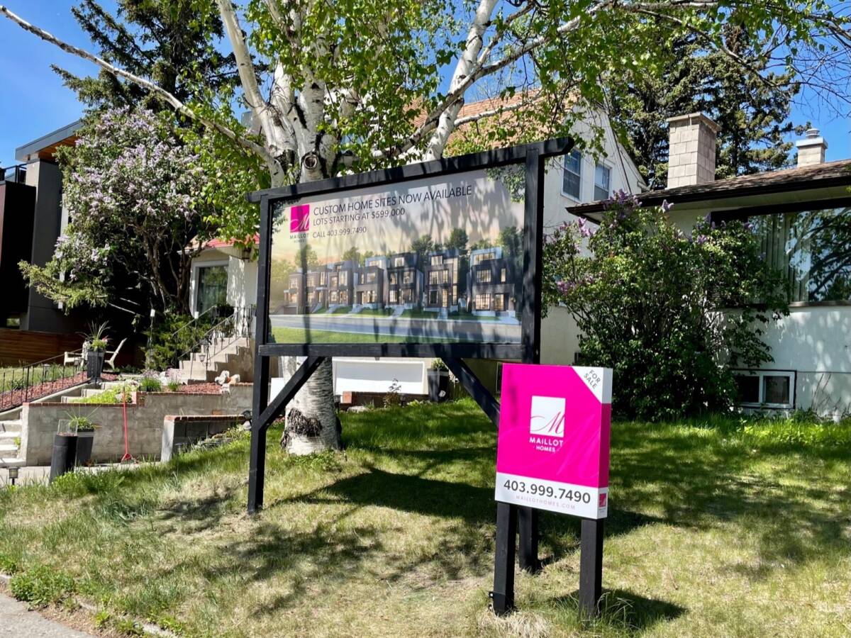 Maillot Homes Sign