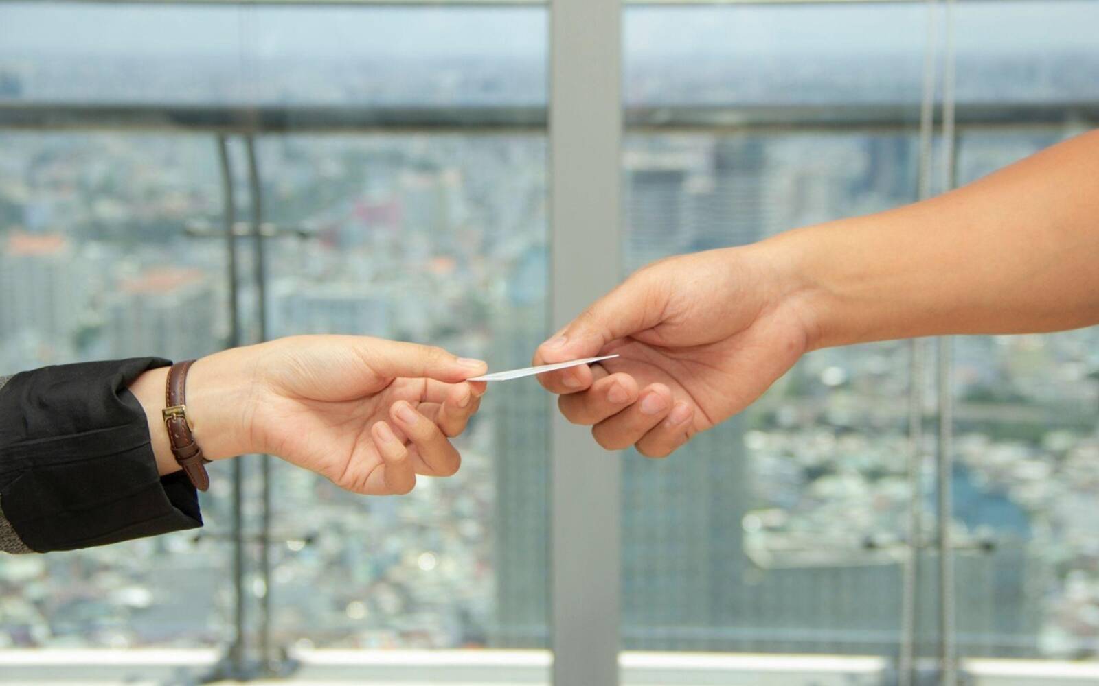 Maximizing Impact with Distinctive & Modern Business Cards