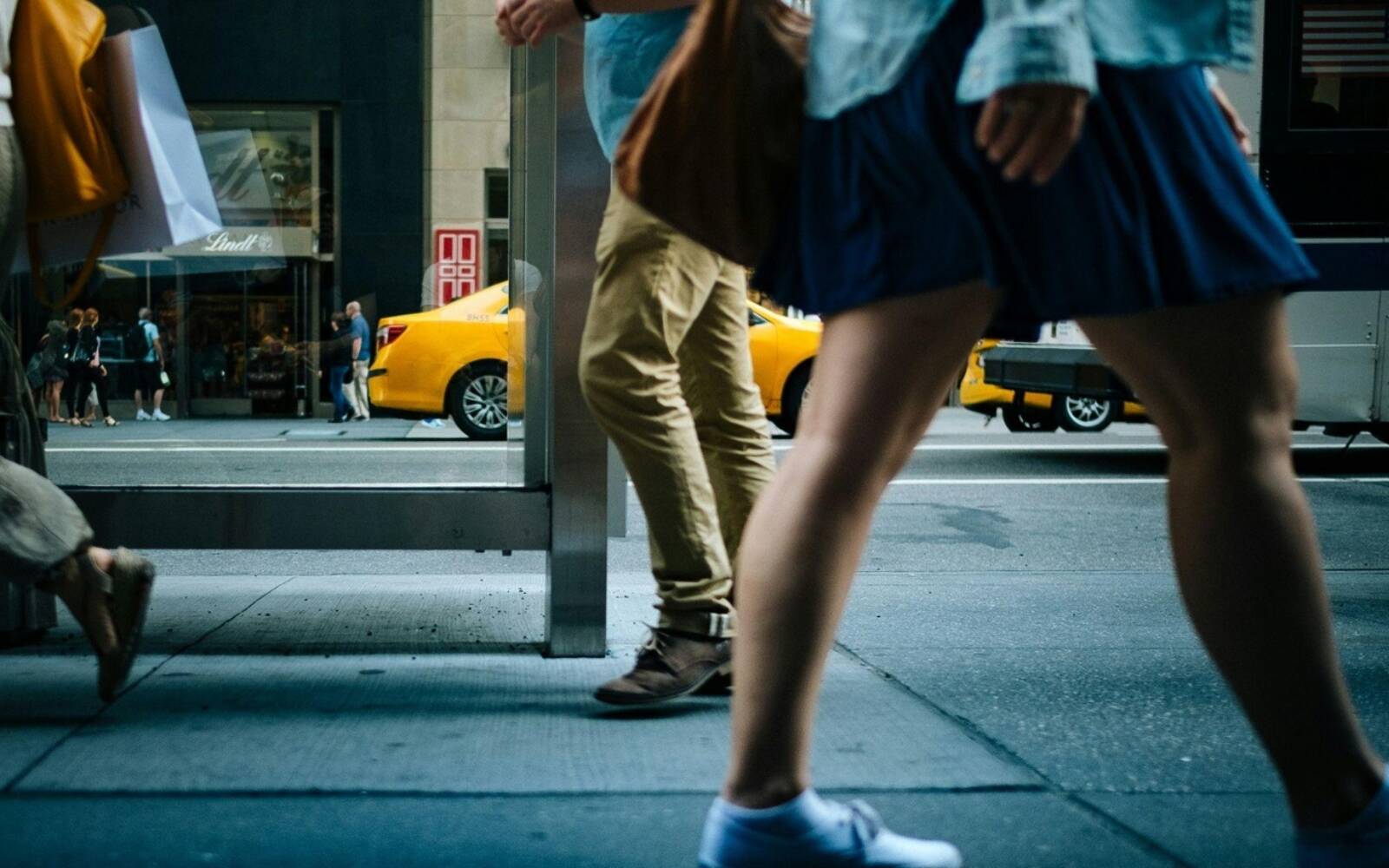 Attracting Passersby: Sidewalk Signs for Success