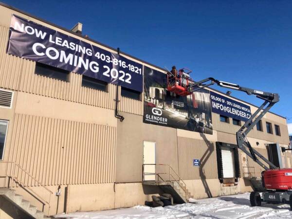 Large Banner Installation At Glendeer Professional Building