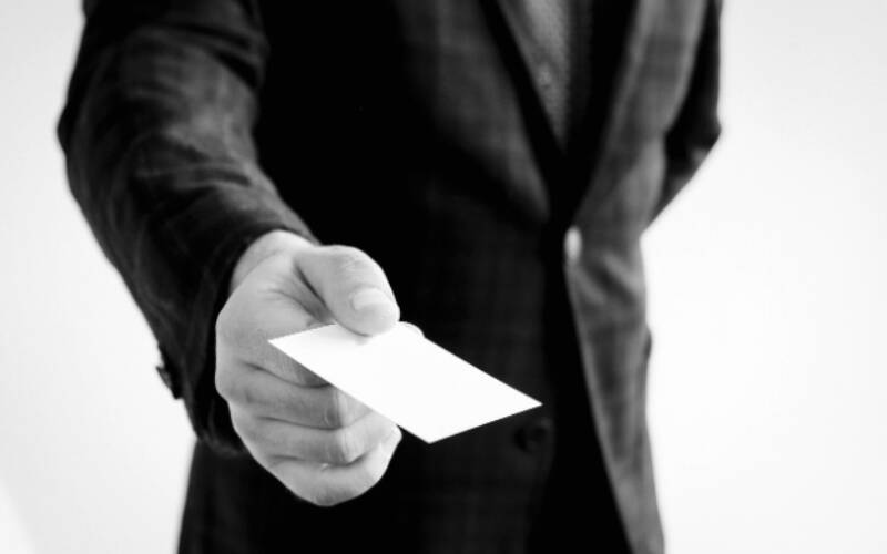 Matte vs Glossy Business Cards: Which One Suits Your Brand?