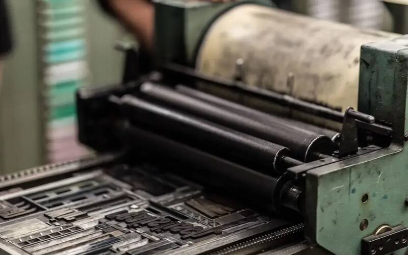 What Makes Commercial Printing Different from Online Print Shops?