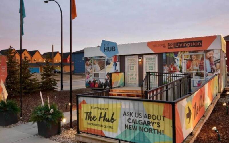 Visual Communication Through Large Banner Services